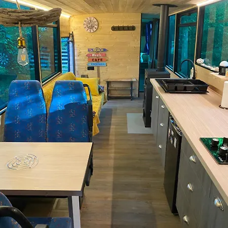Woody Wood Bus Glamping
